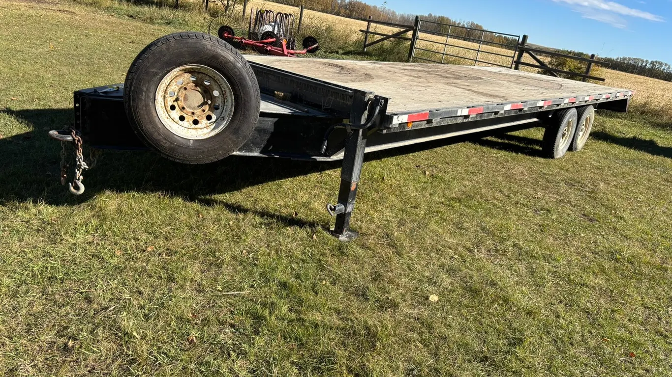 2005 DOUBLE A HD FLAT DECK DECK OVER EQUIPMENT TRAILER 26FT X 8FT. T/A, 14,000 GVWR, LOADING RAMPS S/N 2DAEC62715T005170 **UNIT WAS COMPLETELY REBUILT