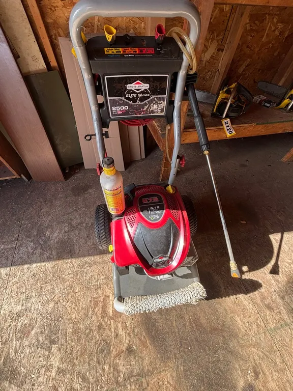 BRIGGS & STRATTON GAS POWER PRESSURE WASHER 6.75 HP, 2500 PSI **USED ONLY A FEW TIMES**