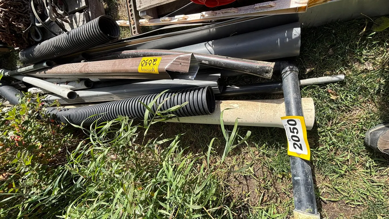 L/O ASSORTED PIPES, ABS, DOWNSPOUTS, ETC...
