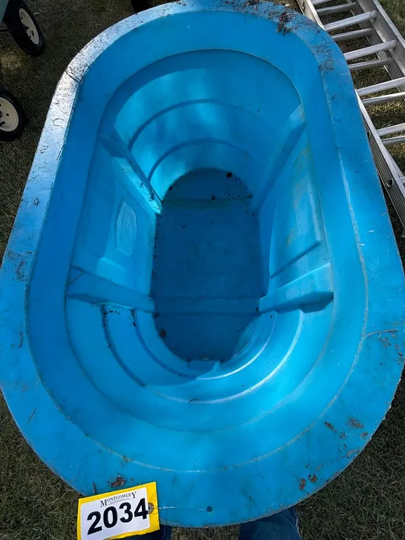 UFA LIVESTOCK WATER TANK 33"WX54"LX25"D
