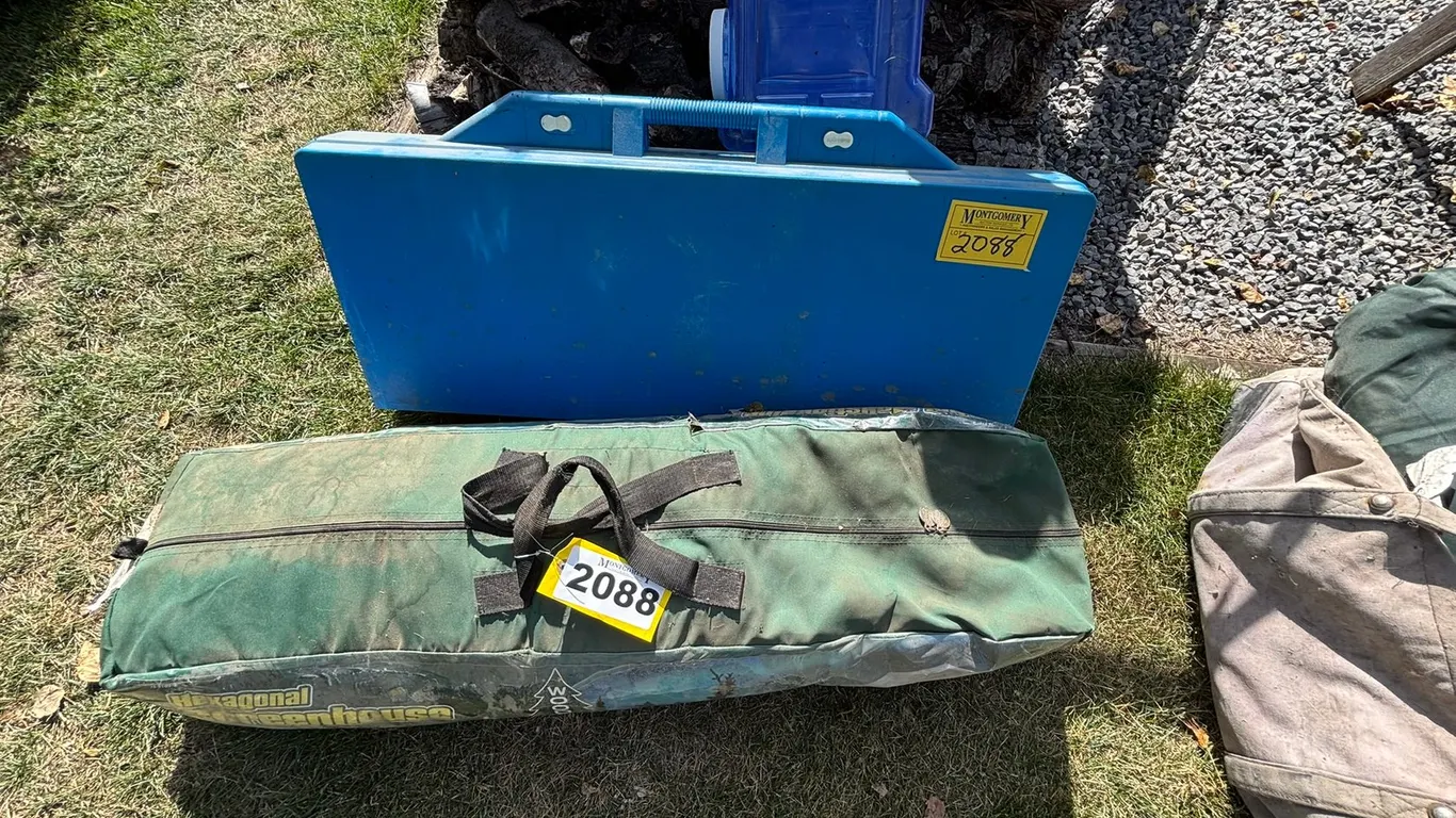 UNUSED HEXAGONAL SCREEN HOUSE 15'X13'X7'10"H, UNUSED PORTABLE PICNIC TABLE & WATER JUG