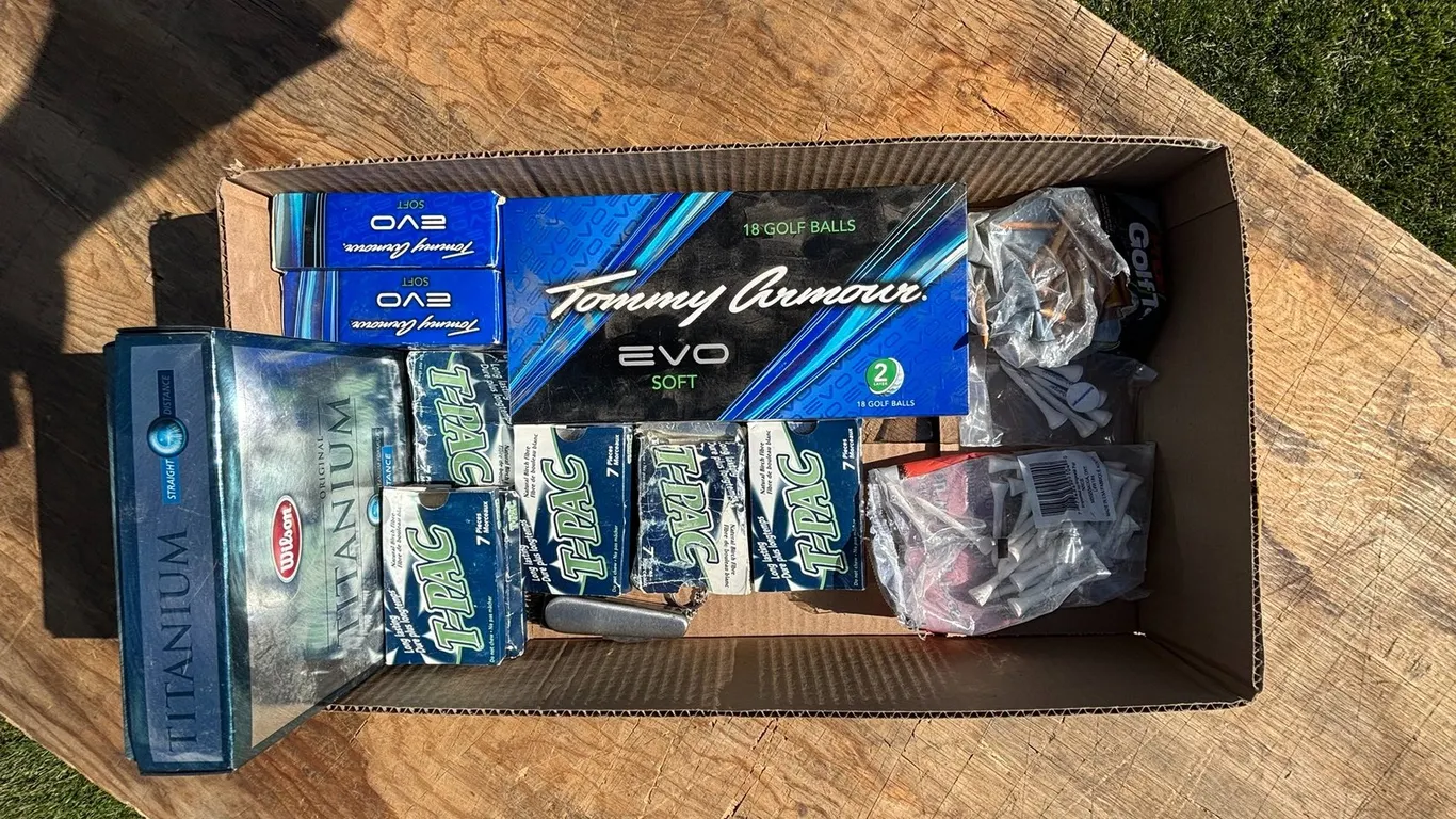 UNUSED GOLF BALLS & TEES