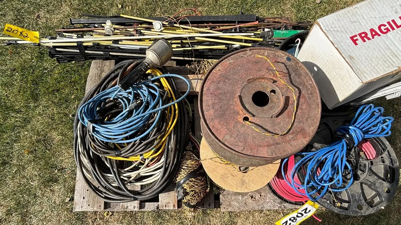ELEC. FENCING WIRE, STAKES, POWER CORDS, TROUBLE LIGHT, STOCK PROD, ETC.