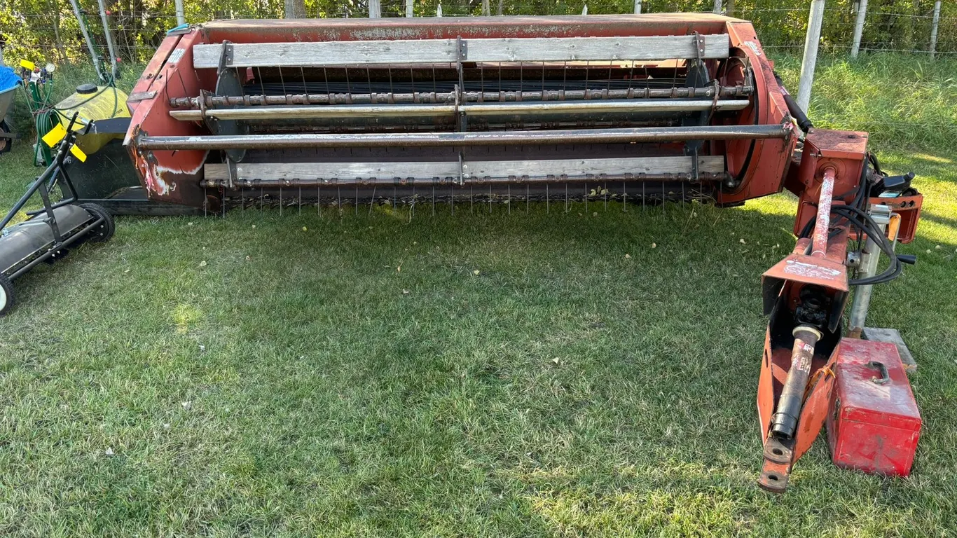 HESSTON 1120 PULL TYPE SICKLE MOWER-CONDITIONER 9'-3" CUTTING WIDTH, 540 PTO, **UNIT USED THIS SEASON! GREAT RUNNING MACHINE.**