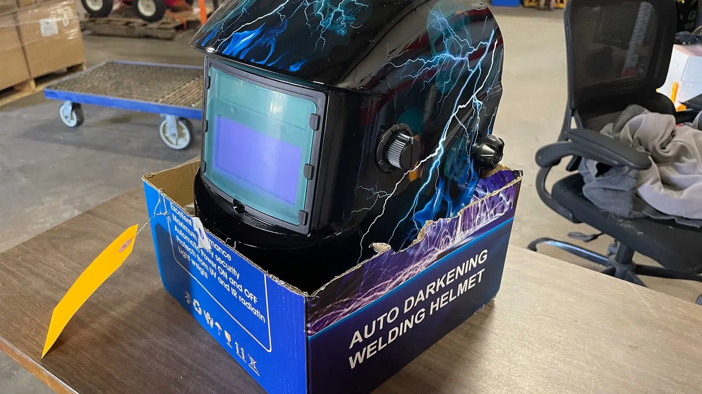Solar Powered Auto Darkening Welding Helmet (CW)