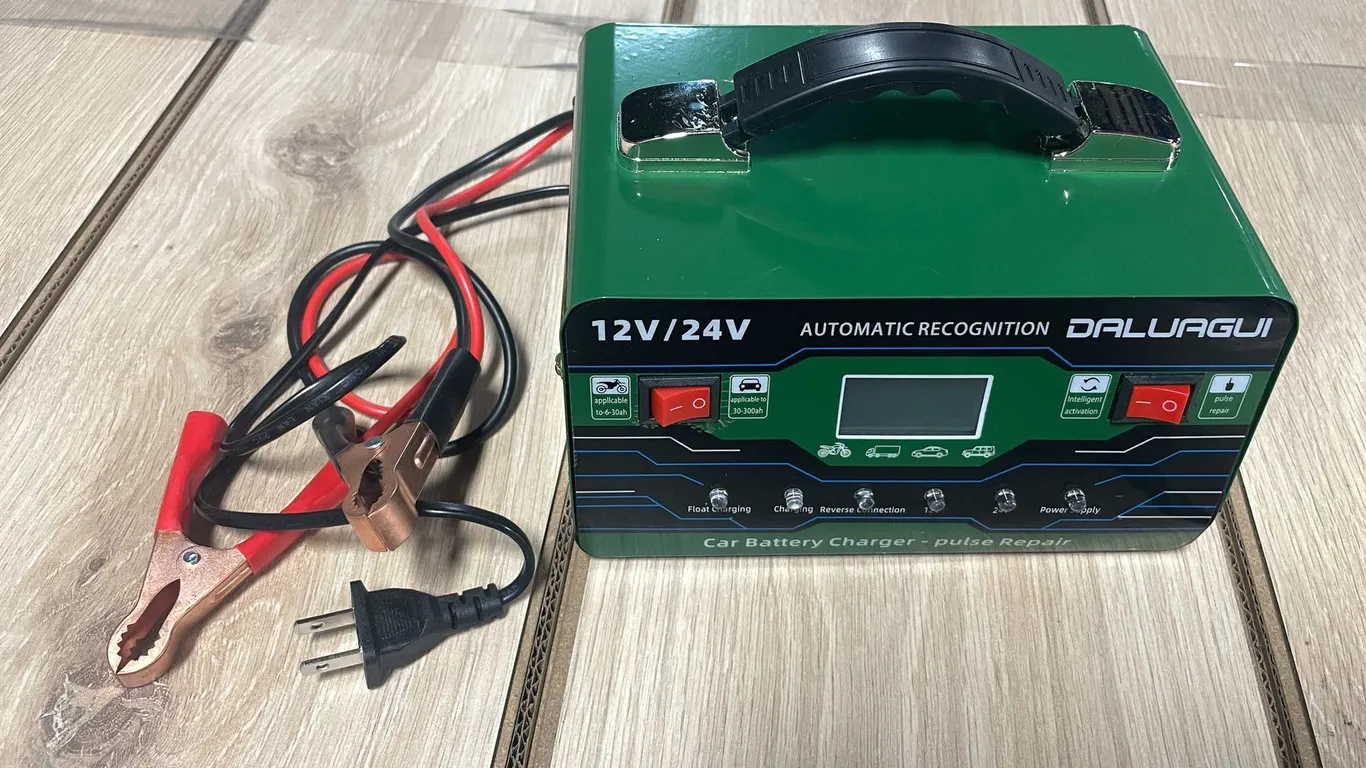Universal Smart Battery Charger (CW)