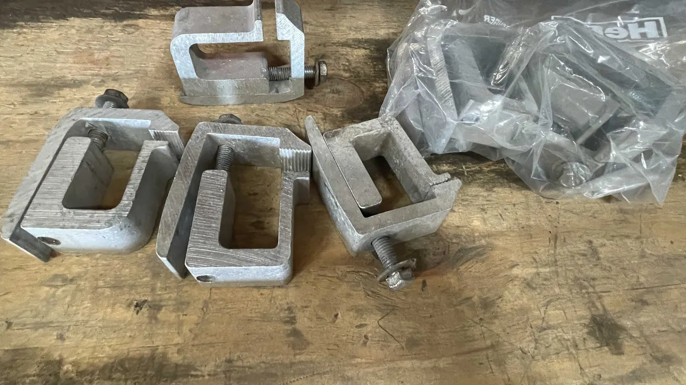Fasteners for Topper (PR2)