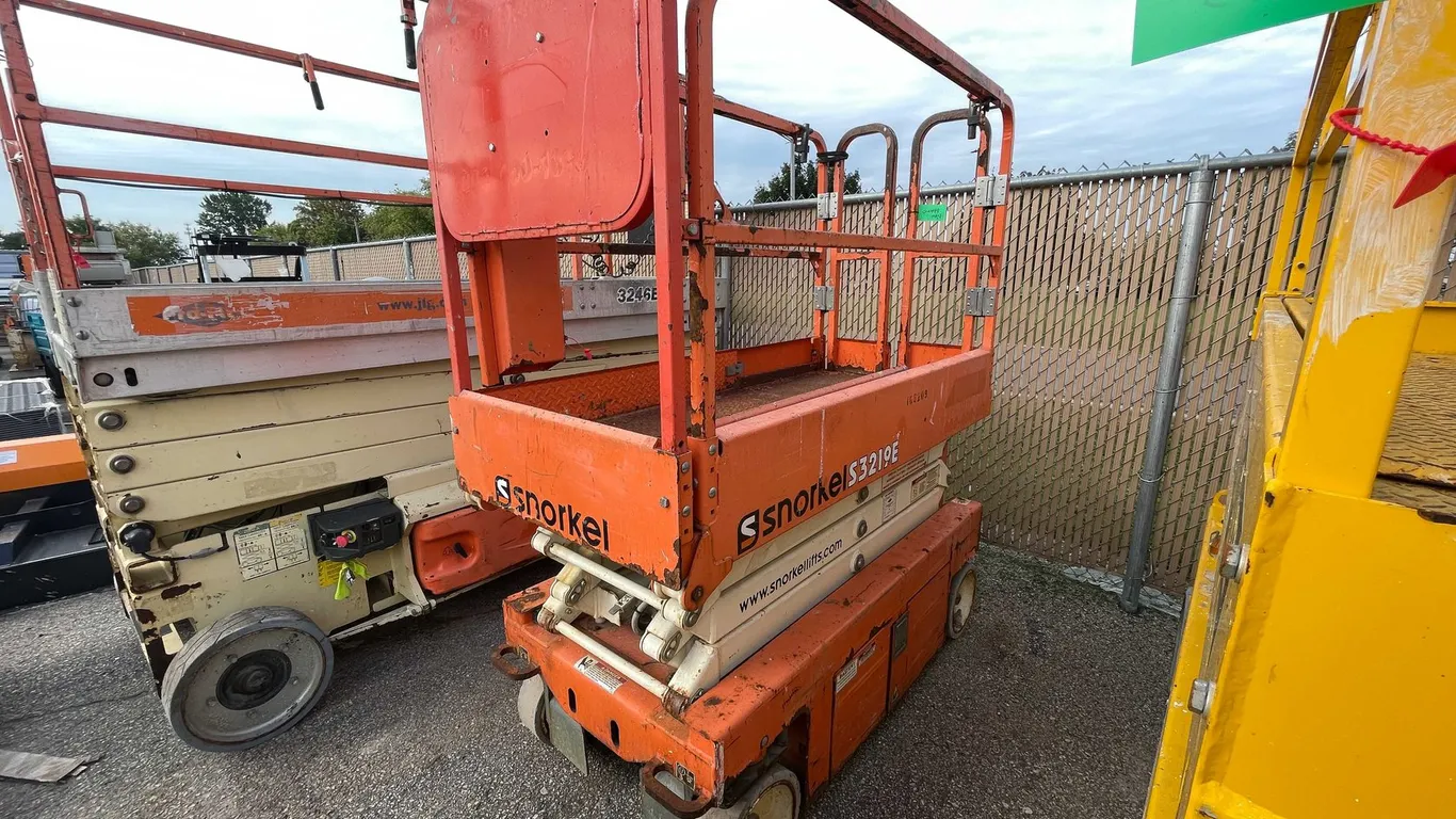 2016 Snorkel S3219E Scissor Lift (012)