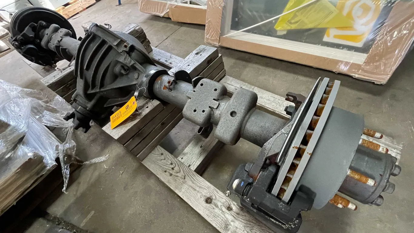 GM 8 Lug Rear Axle Assembly (G)
