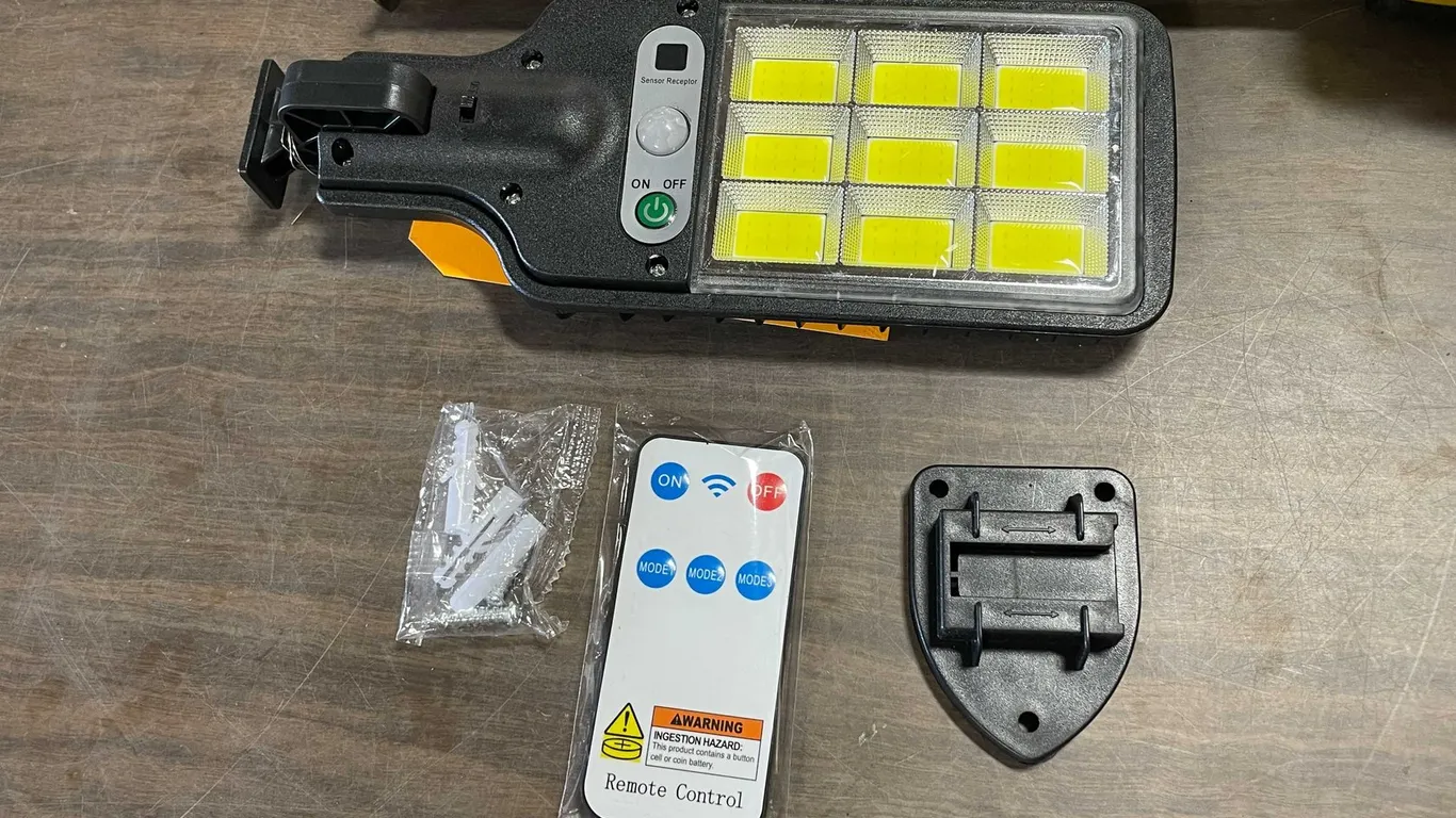 Solar Powered Street Lamp (CW)