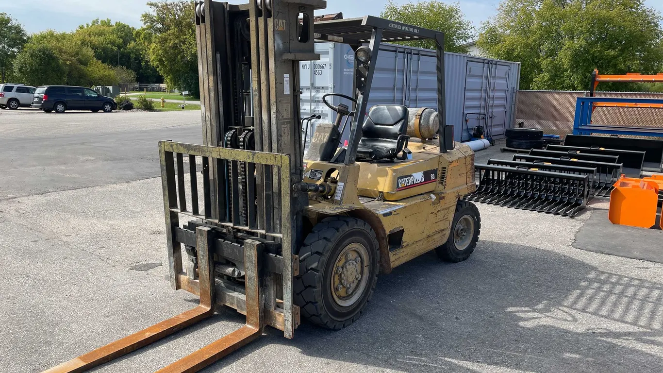 Caterpillar GP40 Forklift (F)