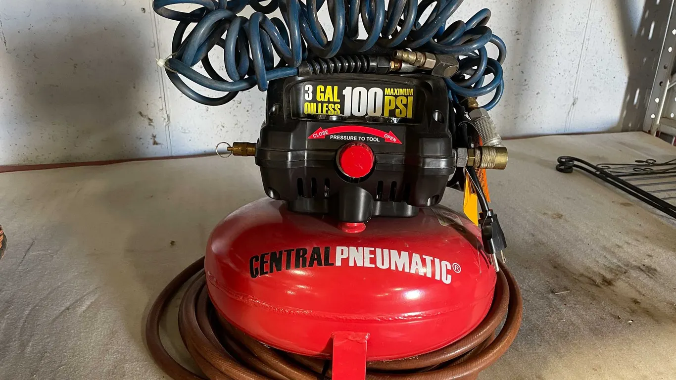 100 PSI Air Compressor (CW)