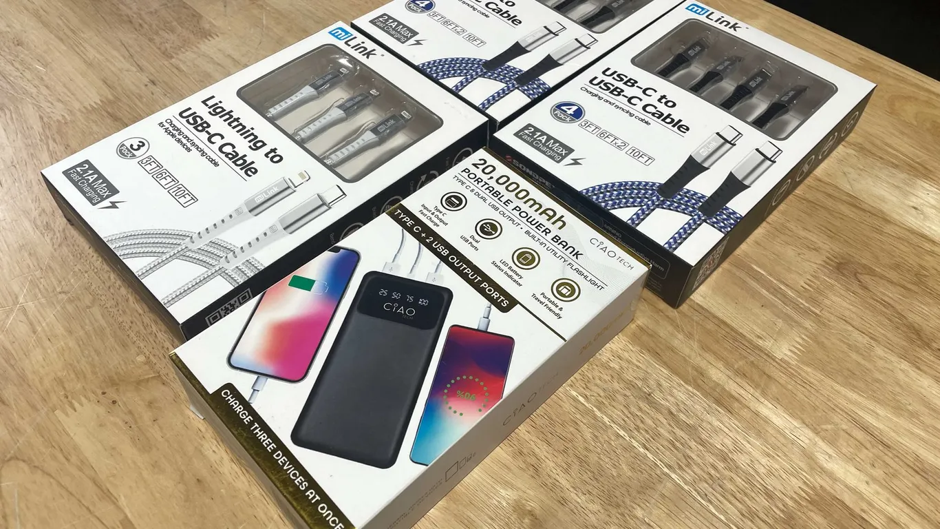 20,000 Portable Power Bank and USB-C Cables (PR11)