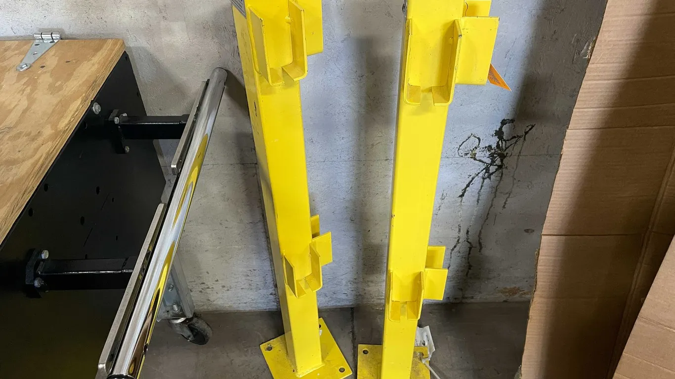 Corner Posts (F)
