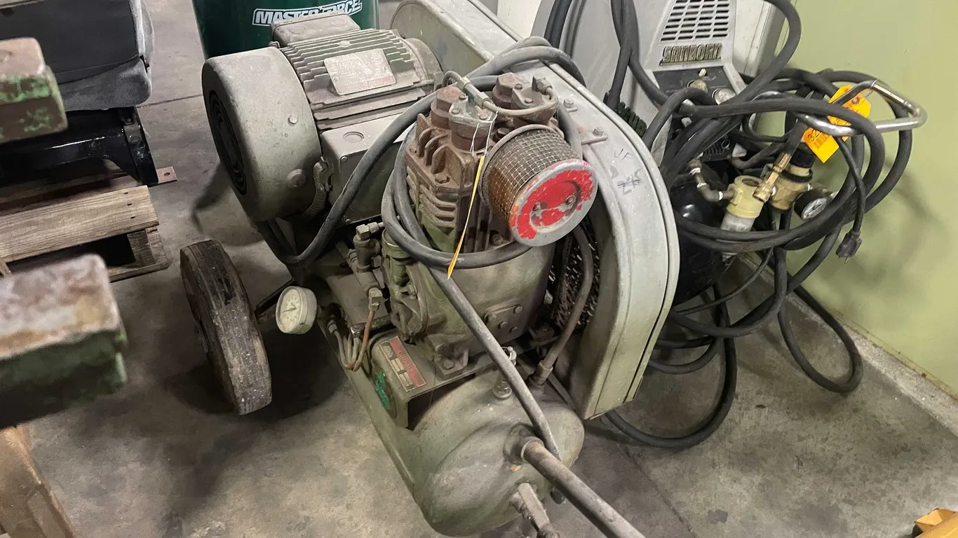 Binks 220V Air Compressor (E)