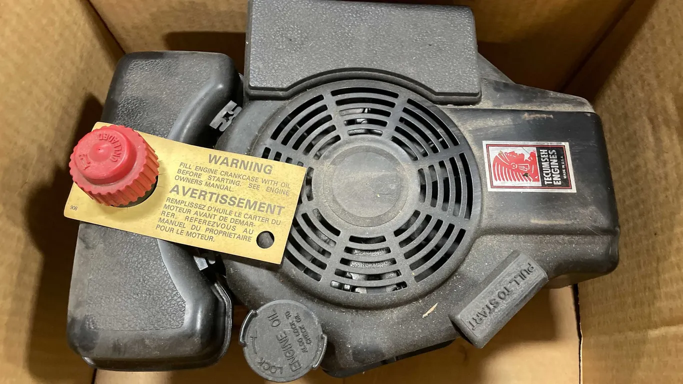 Tecumseh Vertical Shaft Small Engine (PR9)