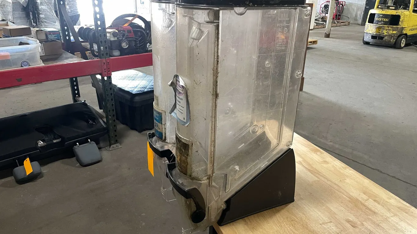 Dog and Cat Food Dispensers (PR9)
