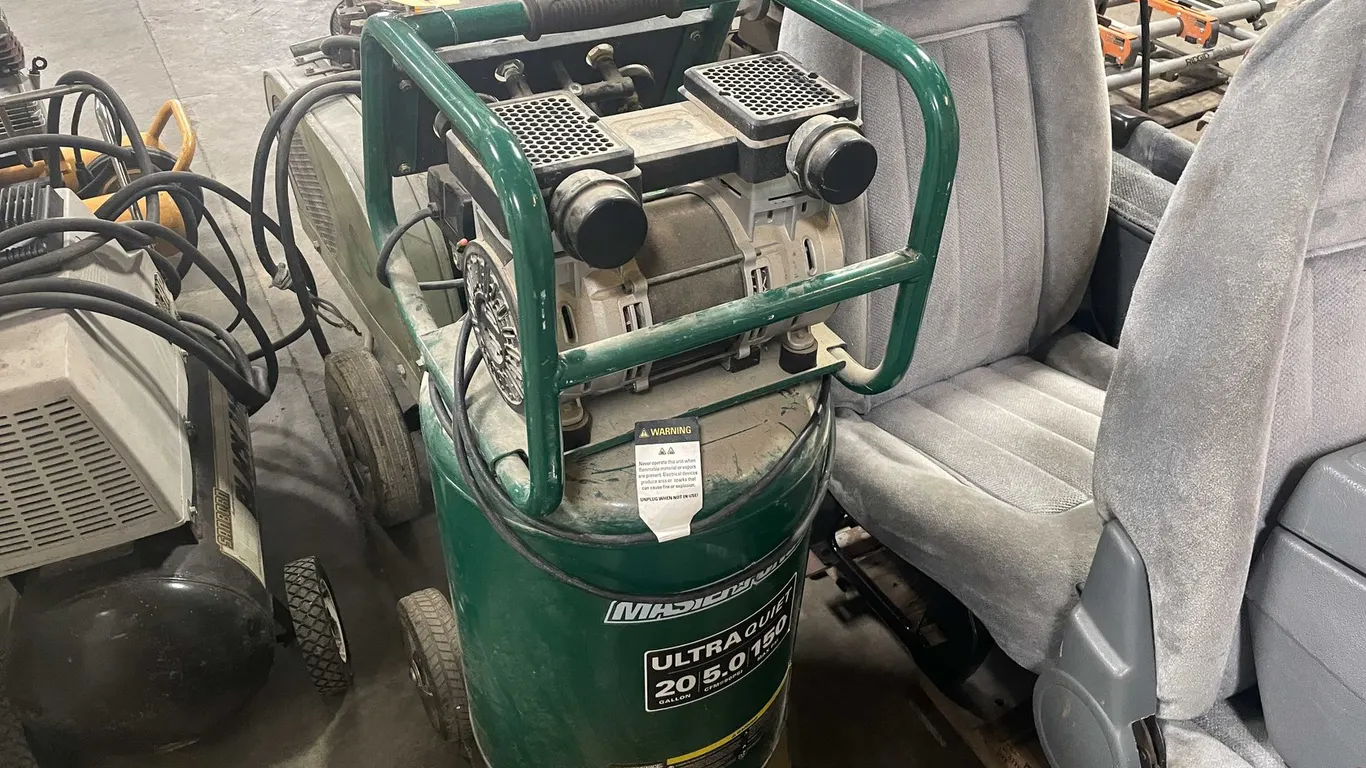 Masterforce 20 Gallon Air Compressor (E)