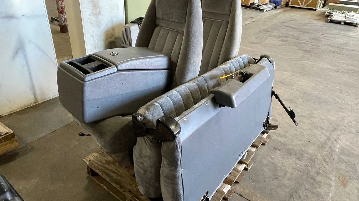 1989 Chevrolet K5 Blazer Seats with Center Console (E)
