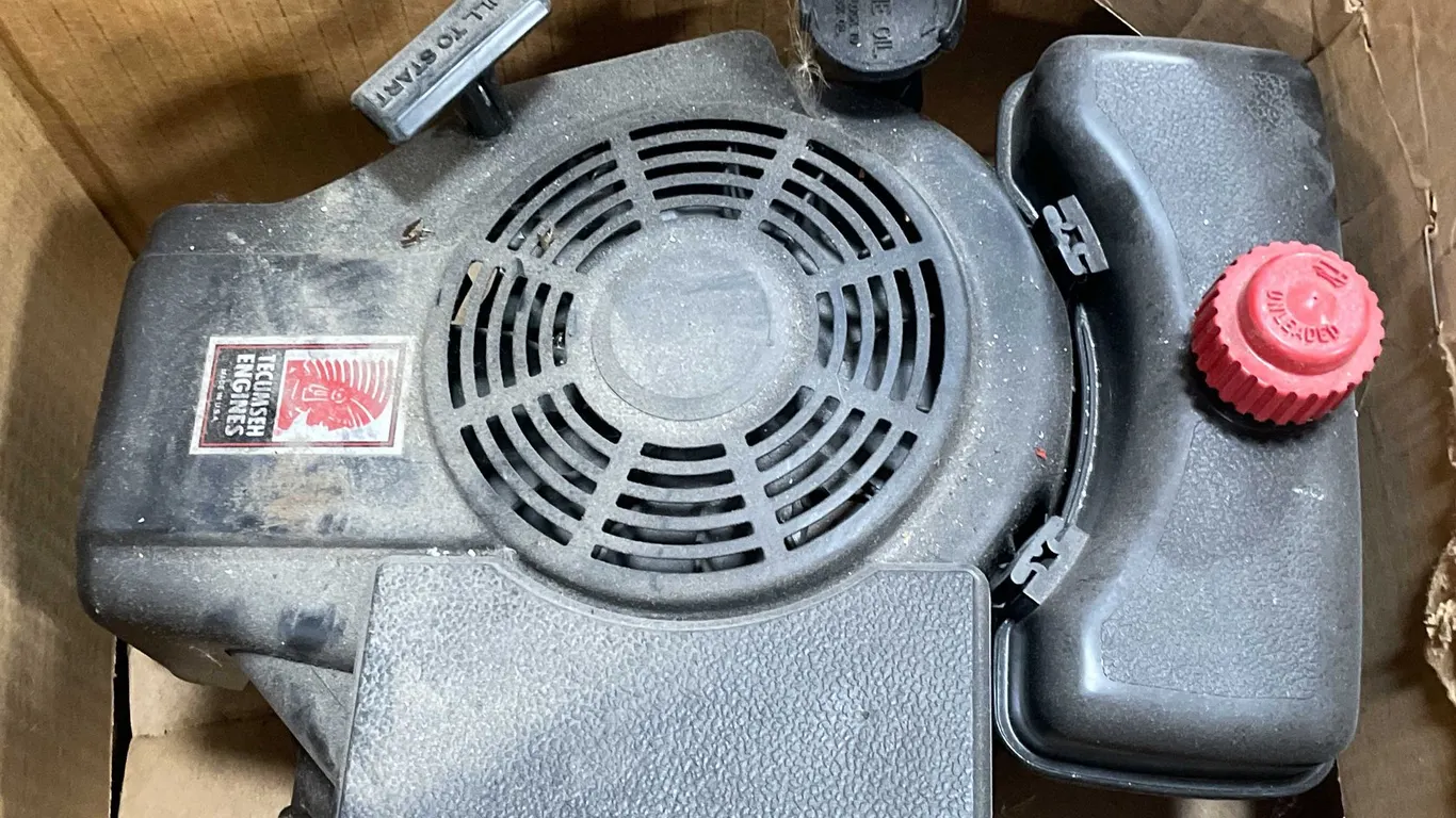 Tecumseh Vertical Shaft Small Engine (PR9)