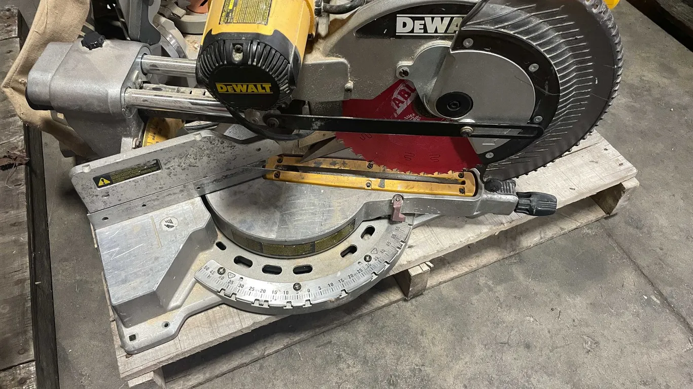 DeWalt 12" Sliding Miter Saw (E)