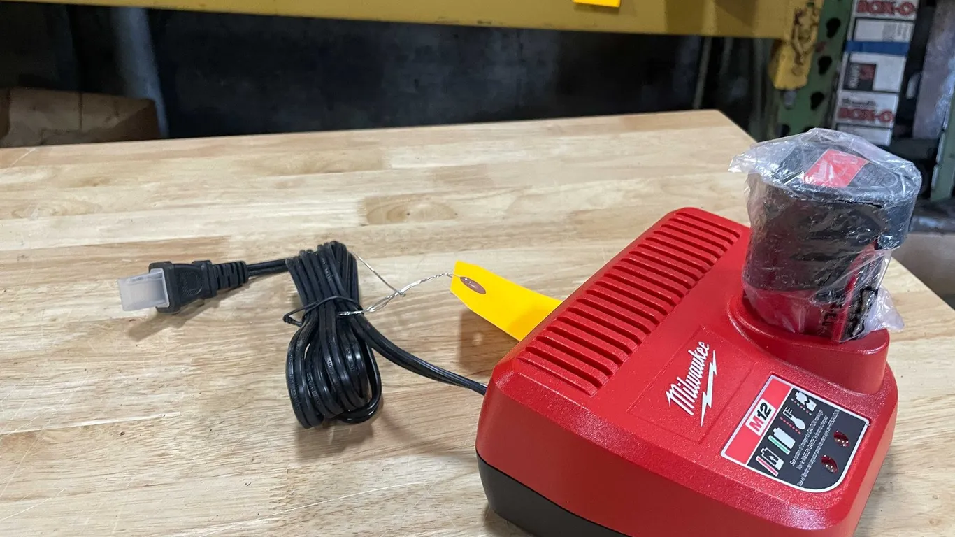 Milwaukee M12 Battery Charger (PR19)