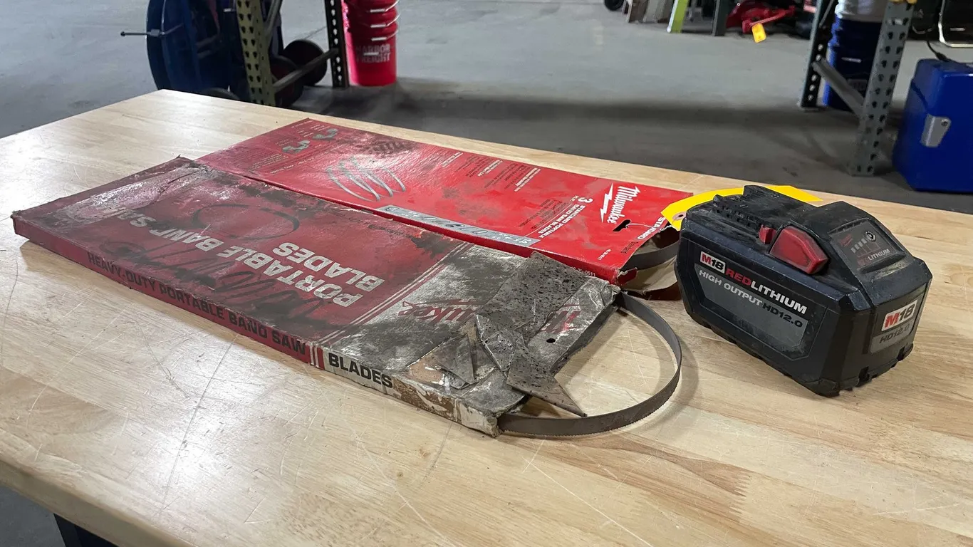 Milwaukee M18 Battery and Band Saw Blades (PR8)