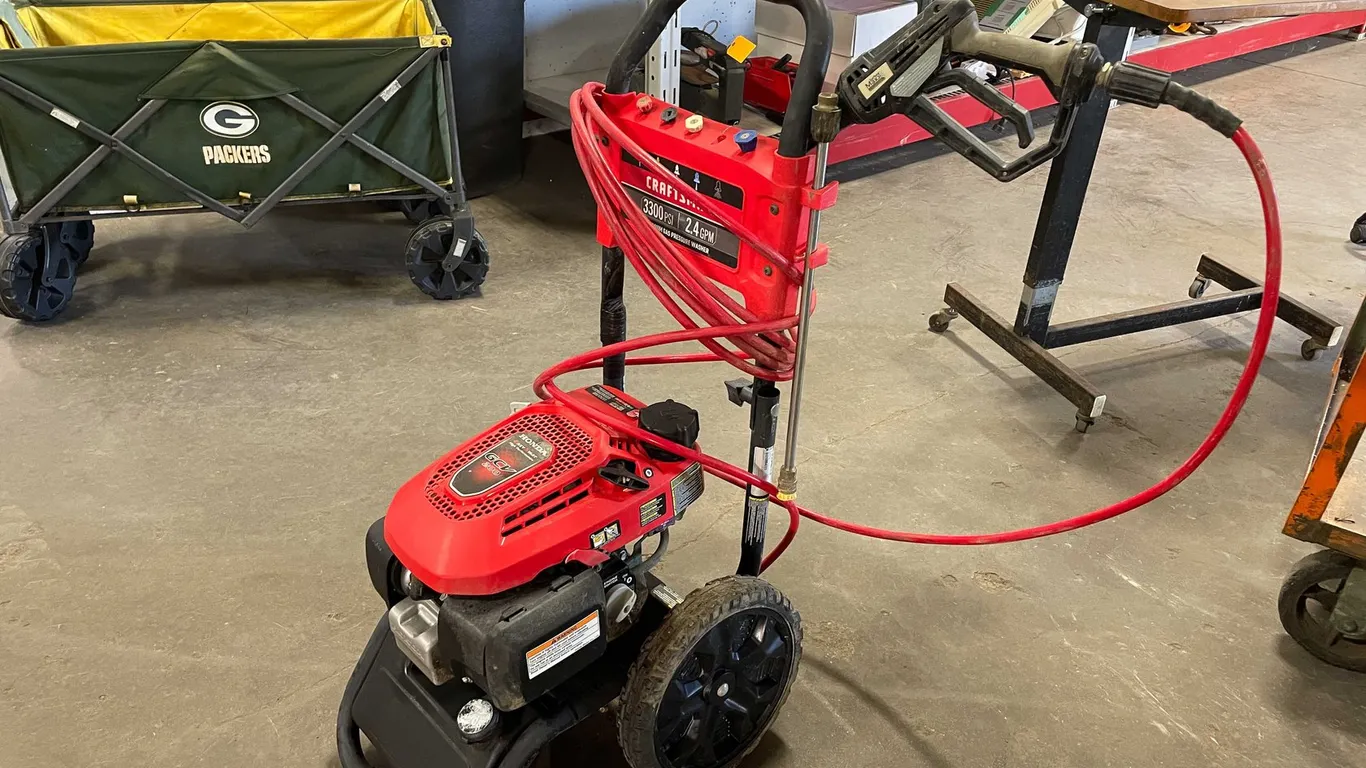 Craftsman 3,300 PSI Pressure Washer (B)