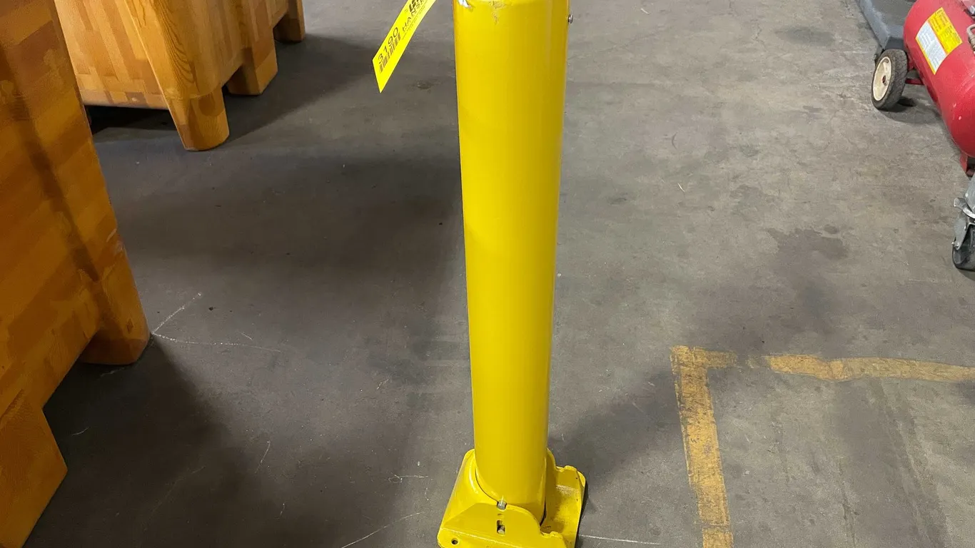 Locking Post (F)
