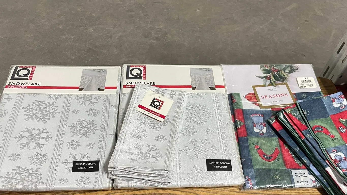 Christmas Tablecloths (T2)