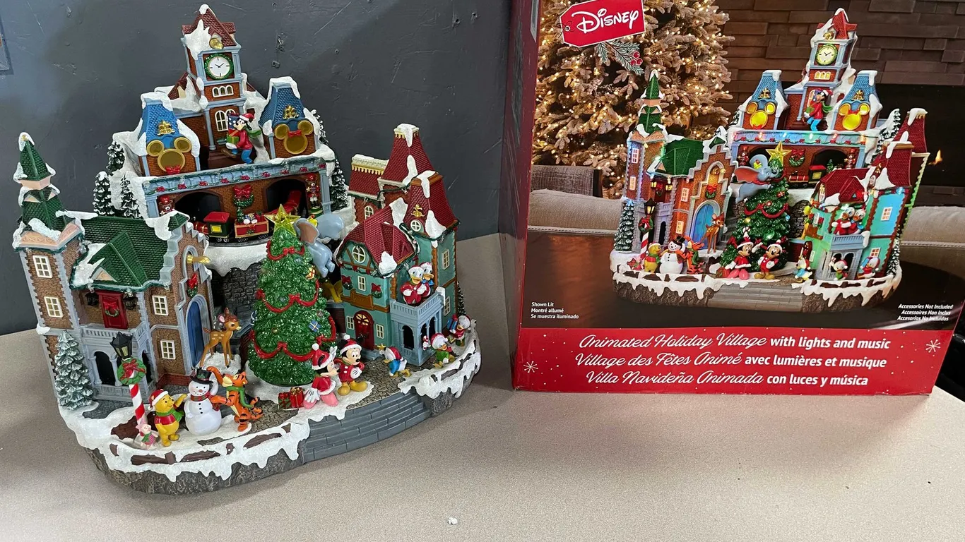 Disney Animated Christmas Village Figurine (T3)
