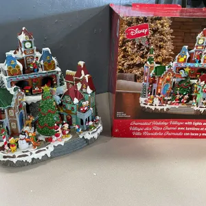 Disney Animated Christmas Village Figurine (T3)