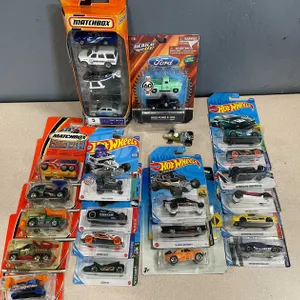 Matchbox and Hot Wheels Cars (T3)