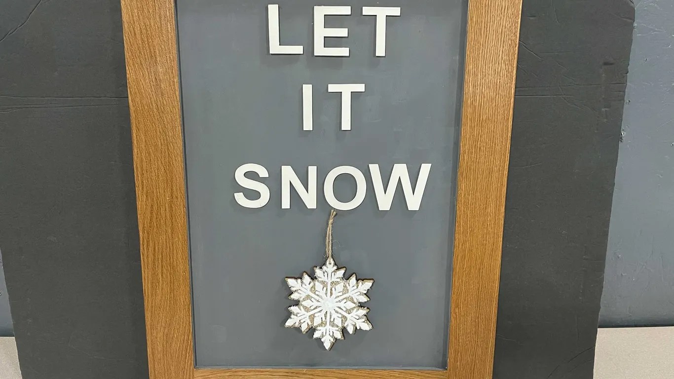 Handmade Wooden Let It Snow Wall Art (T4)