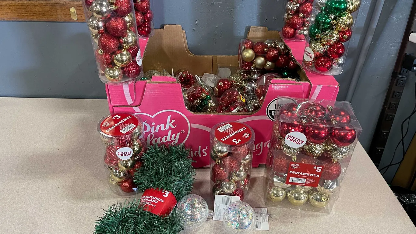 Shatterproof Ornaments and Garland (T2)
