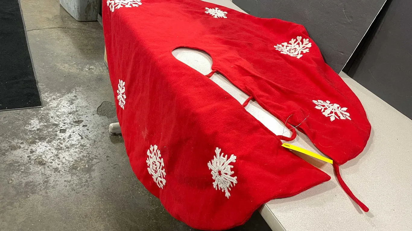 Snowflake Tree Skirt (T3)