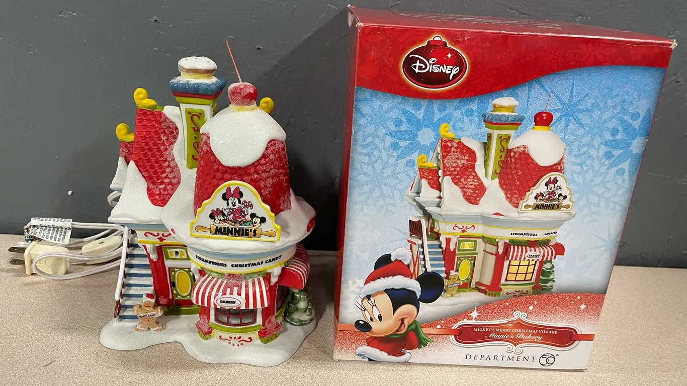 Department 56 Disney Minnie's Bakery Figurine (T3)