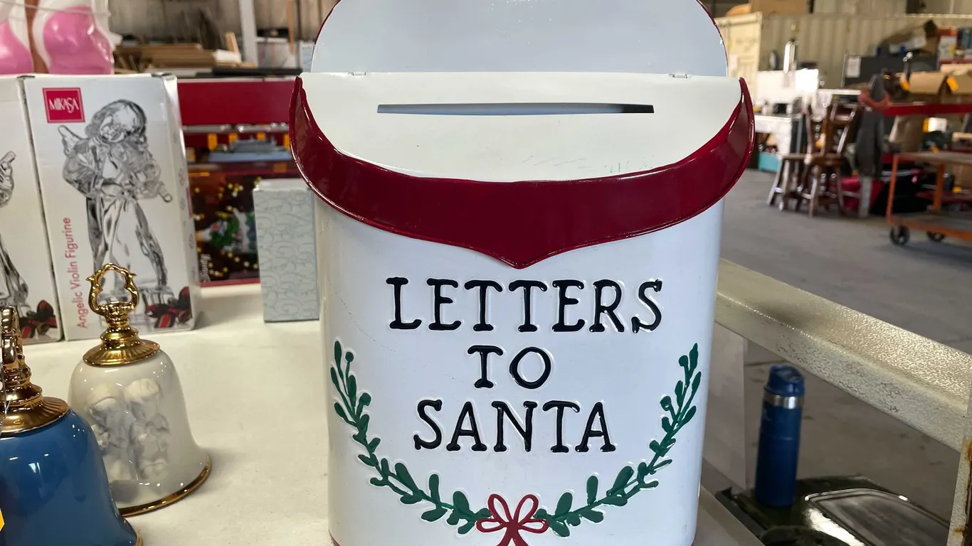 Letters To Santa Metal Mailbox (T2)