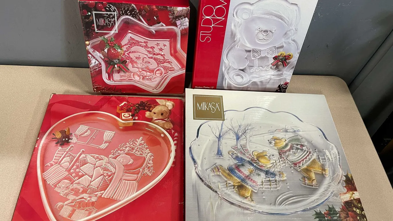 Mikasa Crystal Christmas Bear Platters (T2)