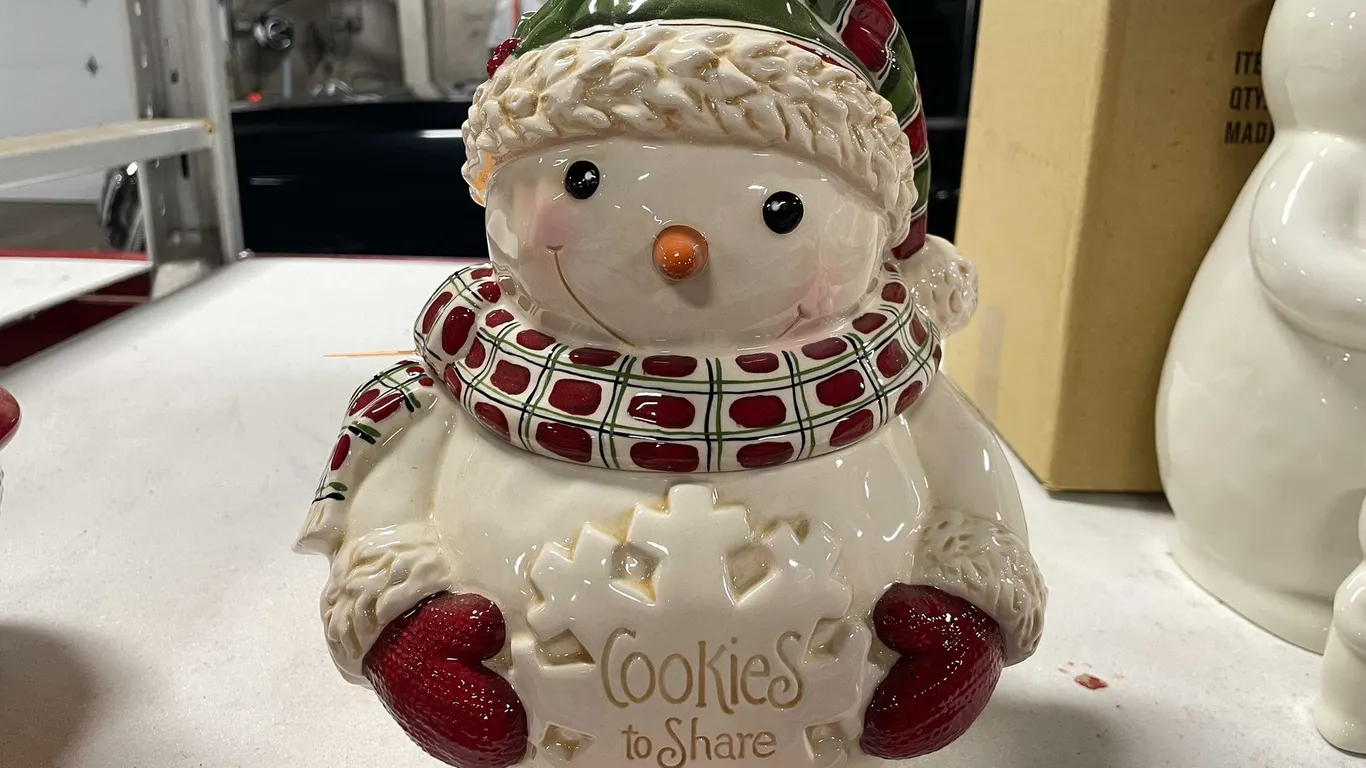 Snowman Cookie Jar (T2)