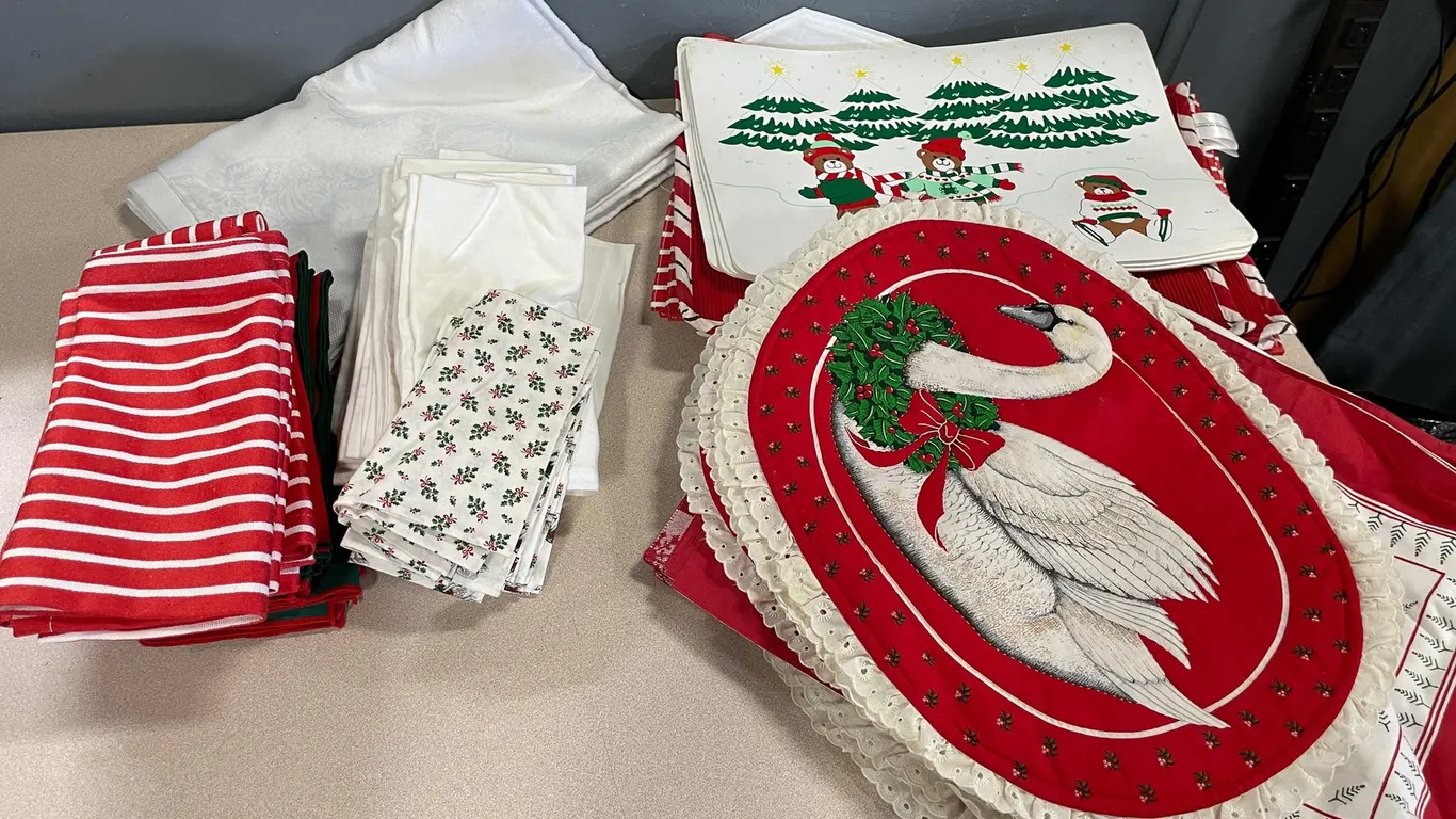 Christmas Place Settings (T2)