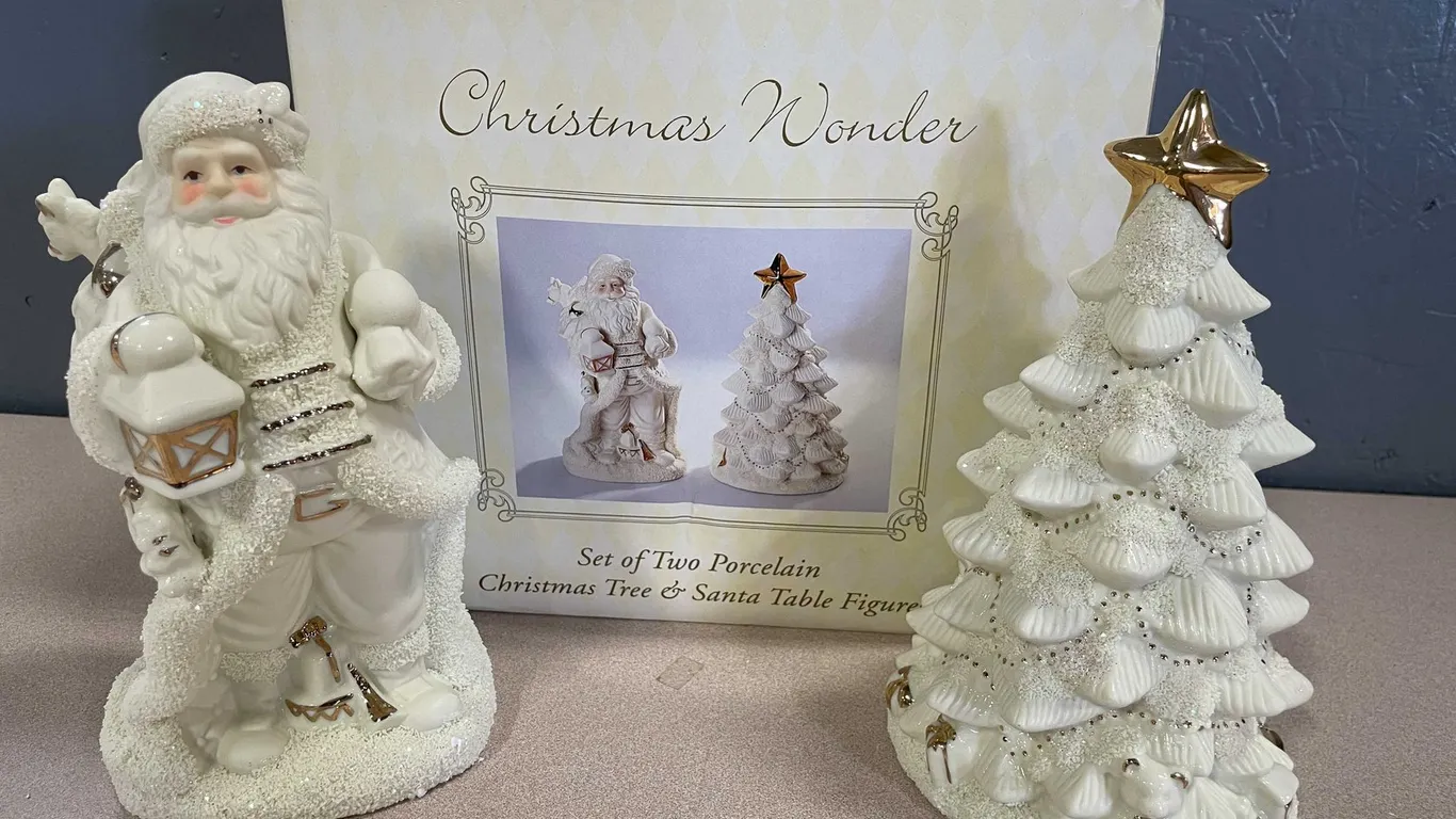 Porcelain Christmas Figurines (T2)