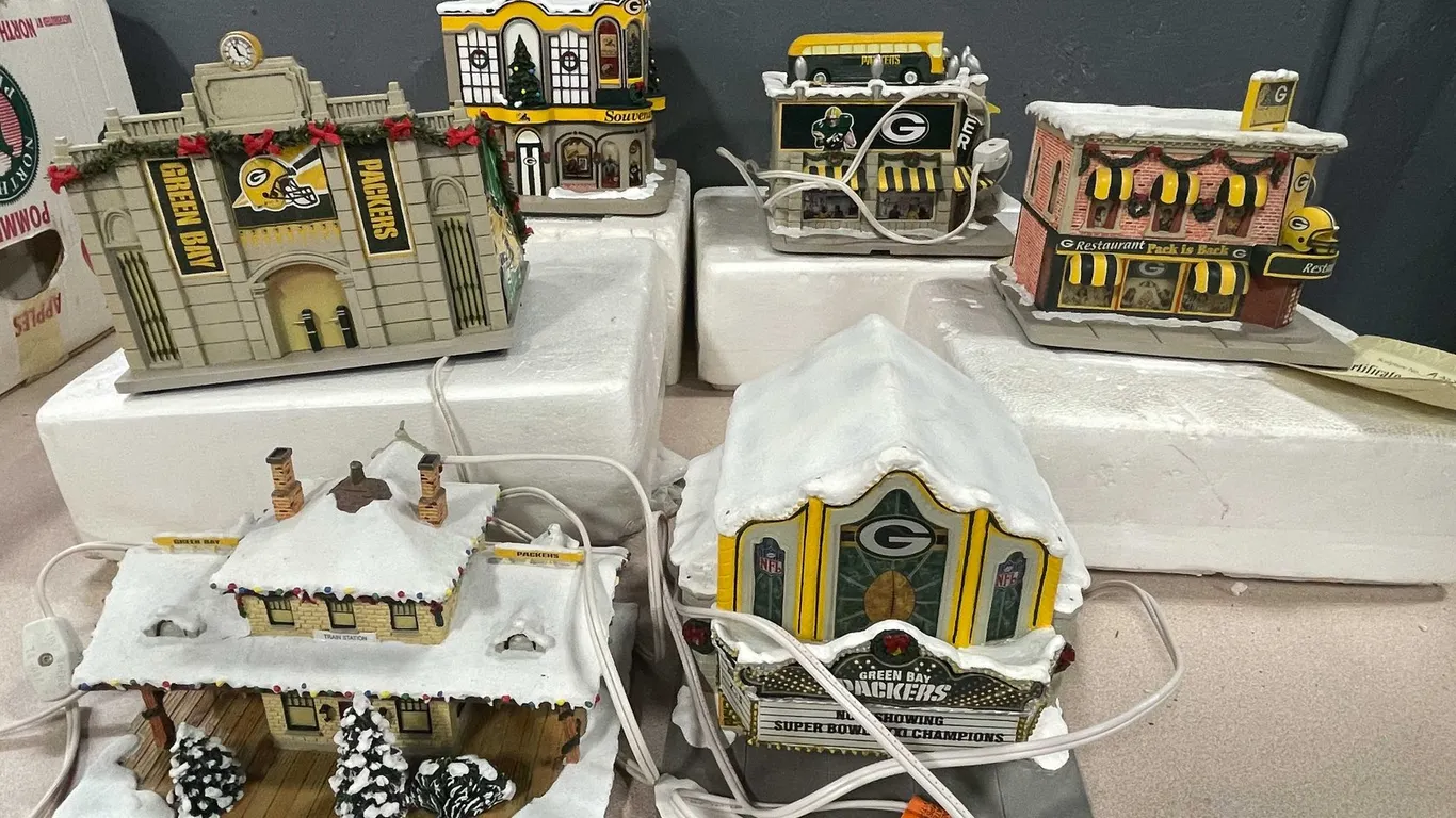 Hawthorne Village Green Bay Packers Christmas Buildings Collection (T3)