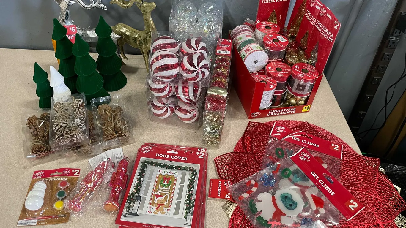 Holiday Decor and Gift Wrapping Items (T2)