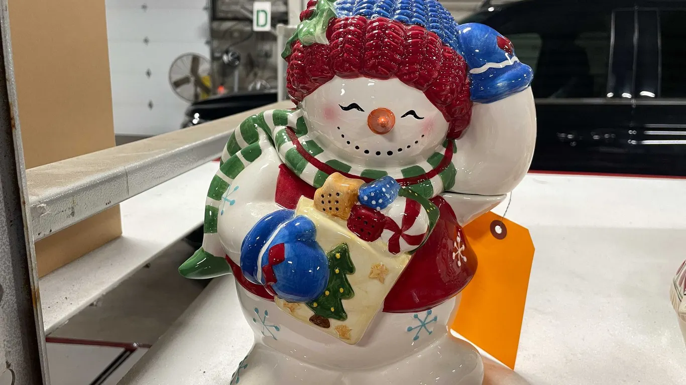 Snowman Cookie Jar (T2)