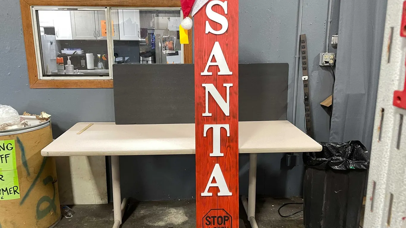 Santa Stops Here Front Porch Sign (T3)