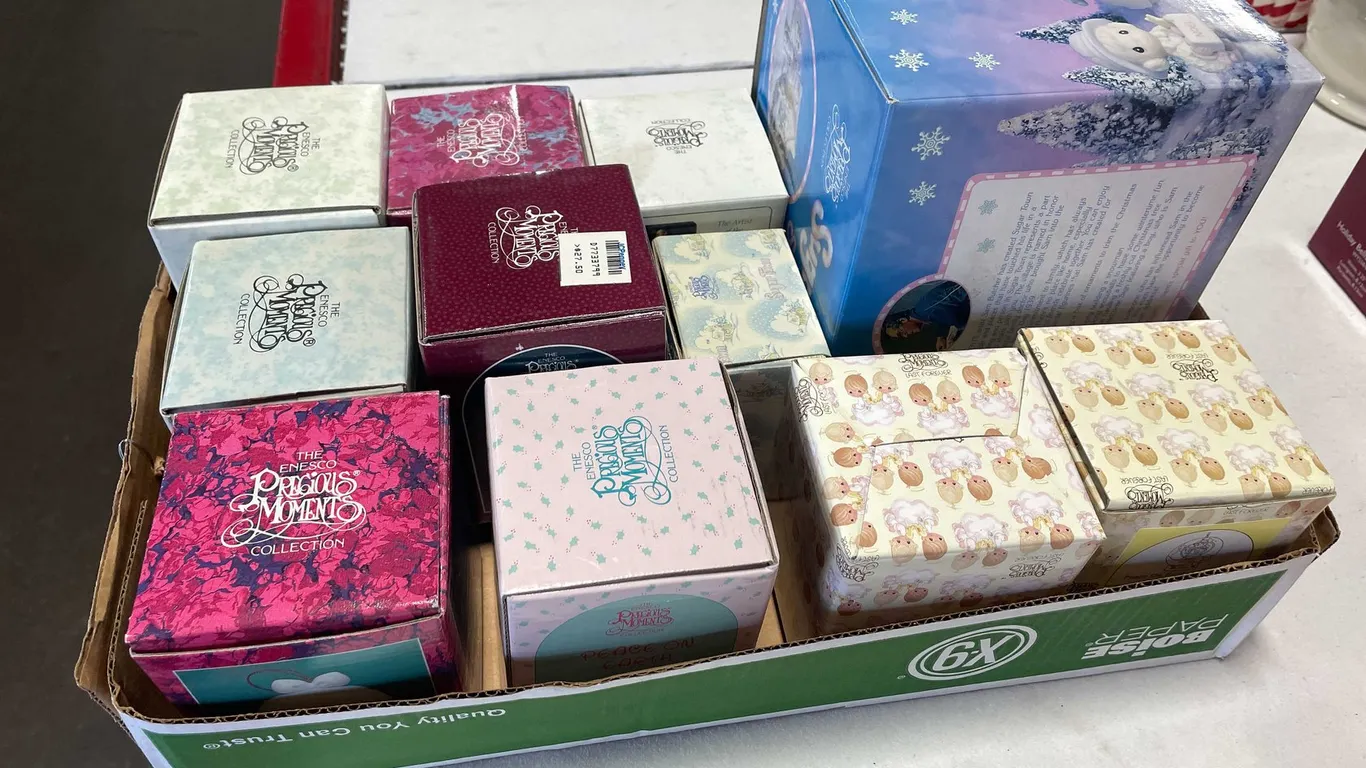 Precious Moments Christmas Items (T2)