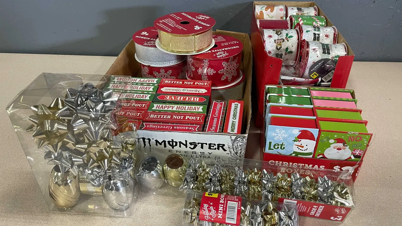 Holiday Gift Wrapping Supplies (T2)