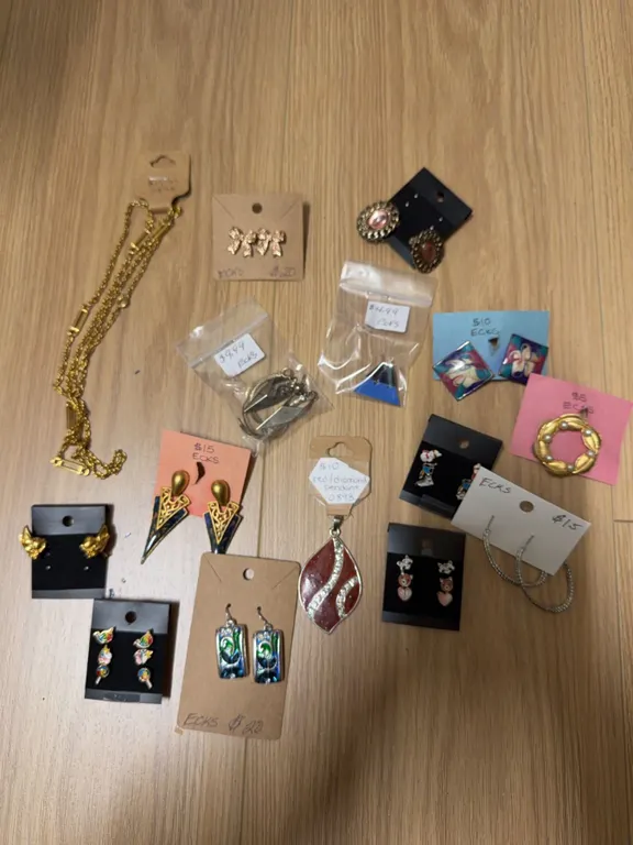 Fashion Jewellery Lot Including Earrings, Necklaces, Pendants, and Brooches