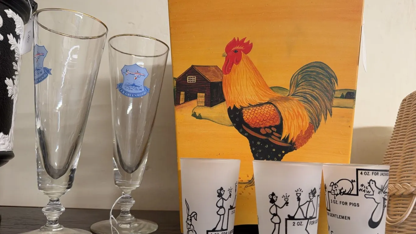 Wooden Rooster Decor Bin With Set Of 3 Humorous Souvenir Canada Shot Glasses